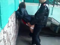 Русский секс раком на улице с брюнеткой