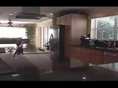 Блондинка с большими сиськами любит нежный секс