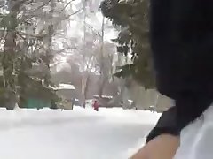 Парень дрочит огромный член в магазине