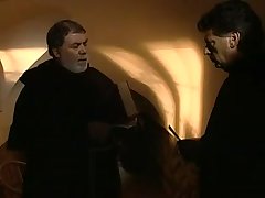 Сексуальная монашка делает мужикам минет