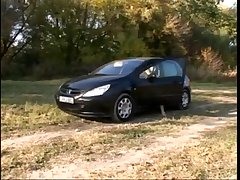 Развратный секс на природе с пожилой толстухой