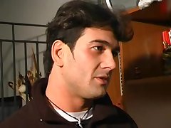 Итальянский секс с блондинкой на кухне
