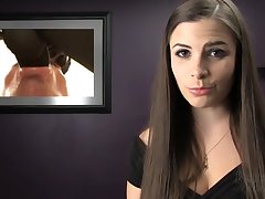 Знающая порно актриса интересно рассказывает о еблях