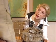 Горячий секс с училкой в школьном классе