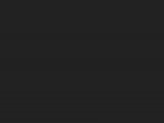 Мильфа с большими сиськами дрочит мужу член