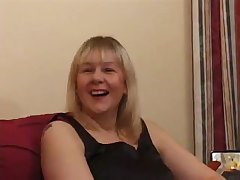 Голая зрелая барышня порадовала мужика большими сиськами